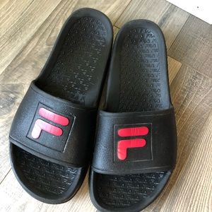 Fila slides